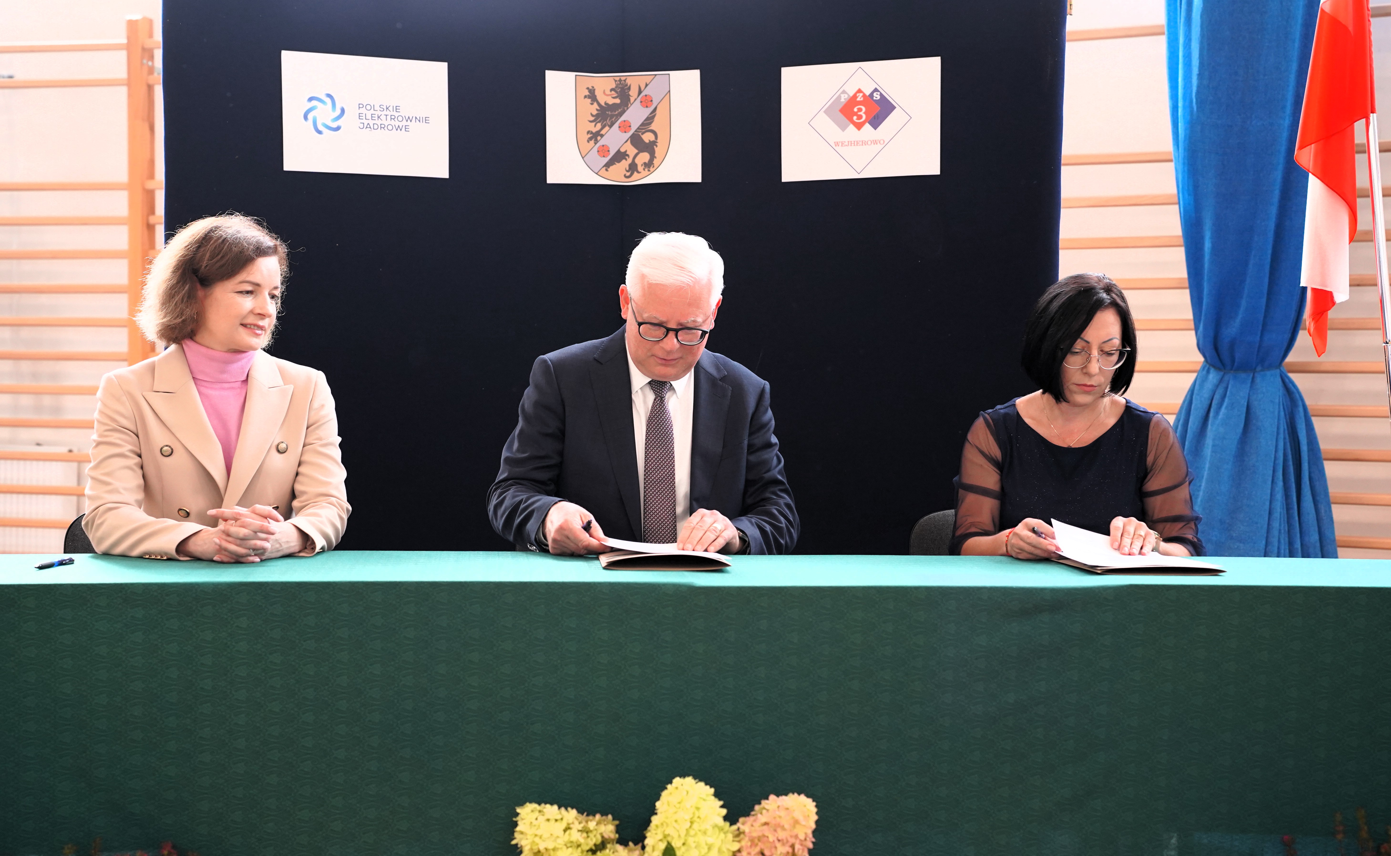 Uroczyste rozpoczęcie roku szkolnego i podpisanie umowy na realizację projektu „Projektujemy pod prąd” w PZS nr 3 w Wejherowie